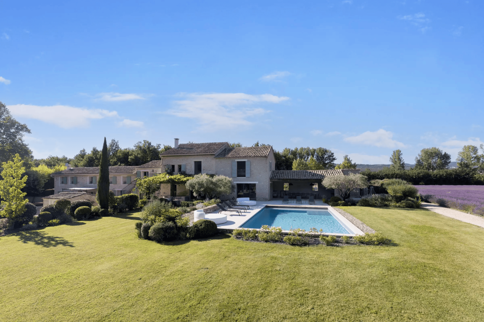 Superbe propriété avec Bastide principale et 4 gites pour 22 personnes sur 5 hectares, 2 piscines, tennis, parfaite pour vos vacances ou vos events.