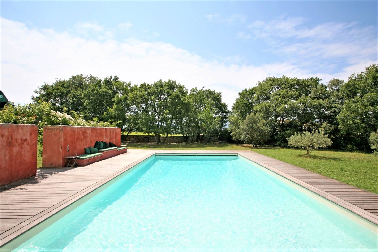 Location proche Gordes, maison de charme avec dépendance et piscine   