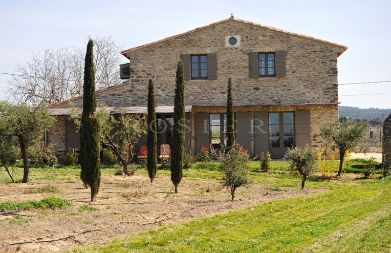A louer pour des vacances en Luberon,  Gordes, charmant mazet aux bords des vignes  
