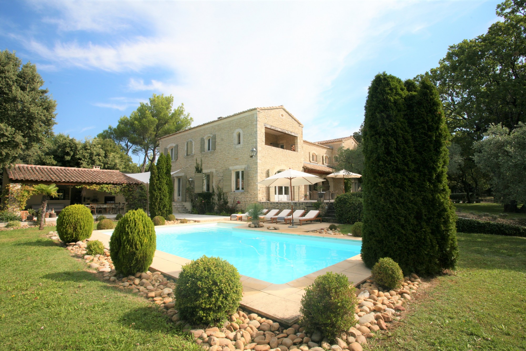 Location à Gordes, superbe mas avec piscine chauffée   