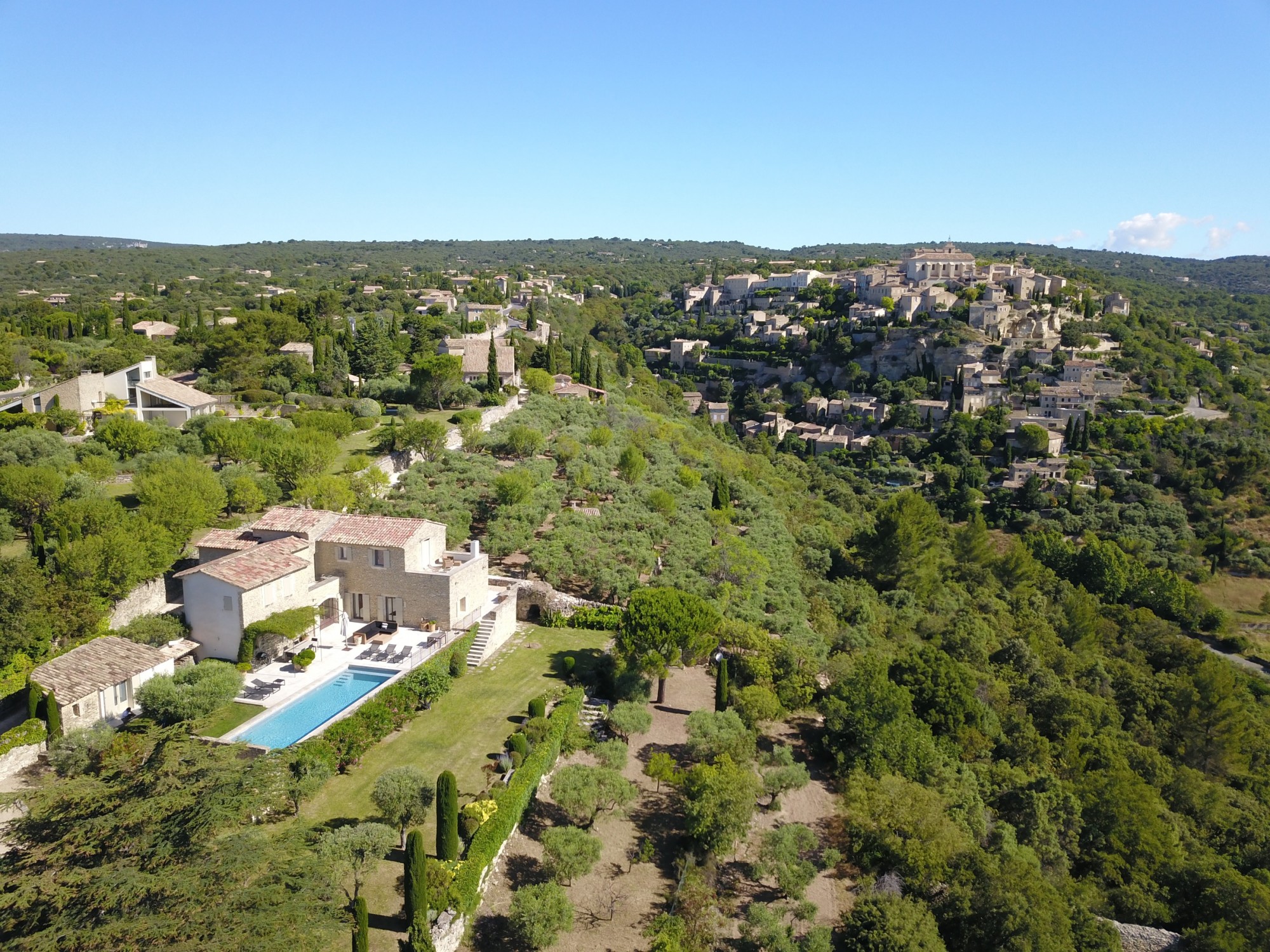 à Gordes, proche du village, maison d'exception avec vue imprenable sur la vallée du Luberon
