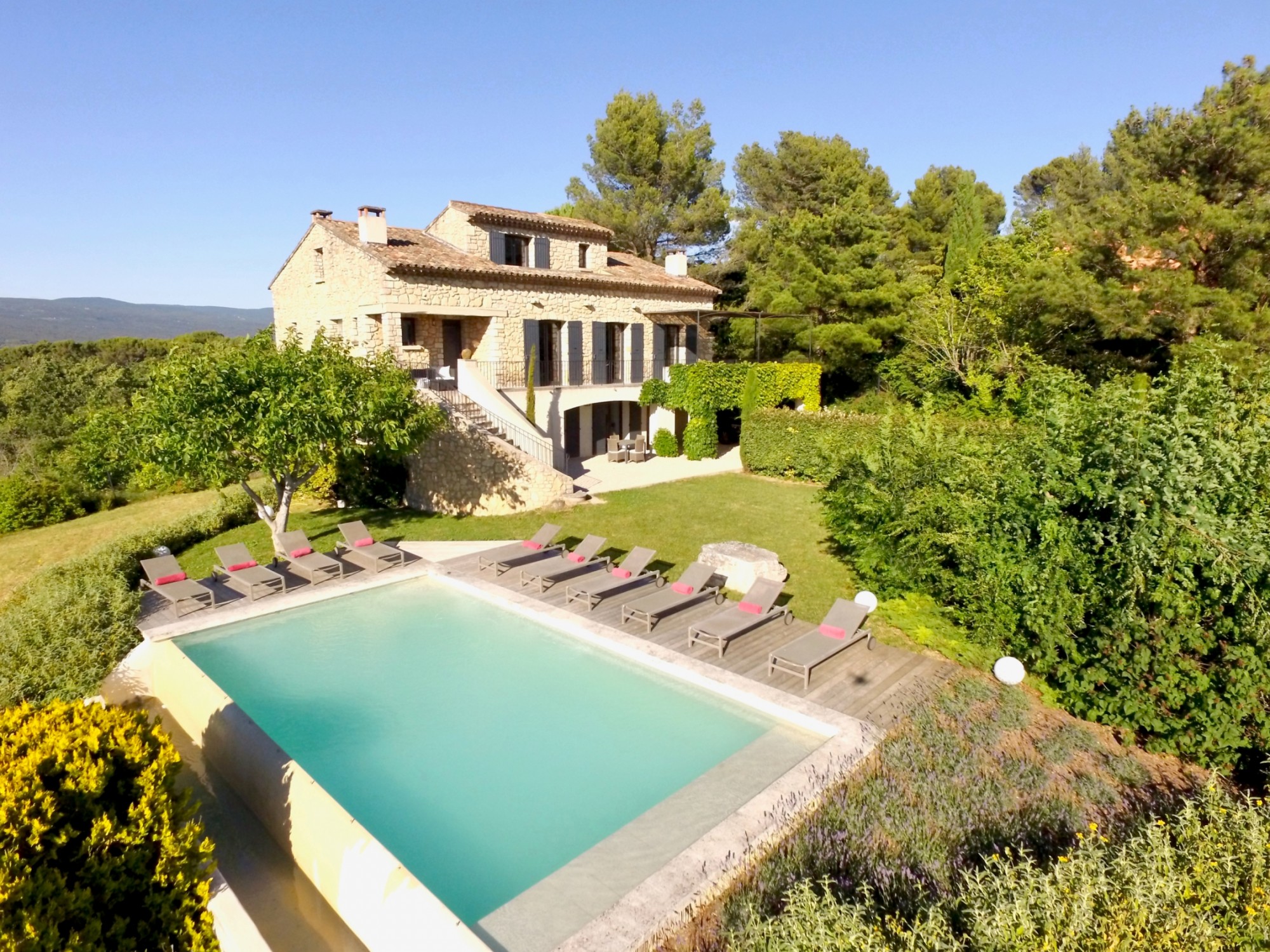 à Roussillon, à deux pas du centre, belle maison aux vues magnifiques   