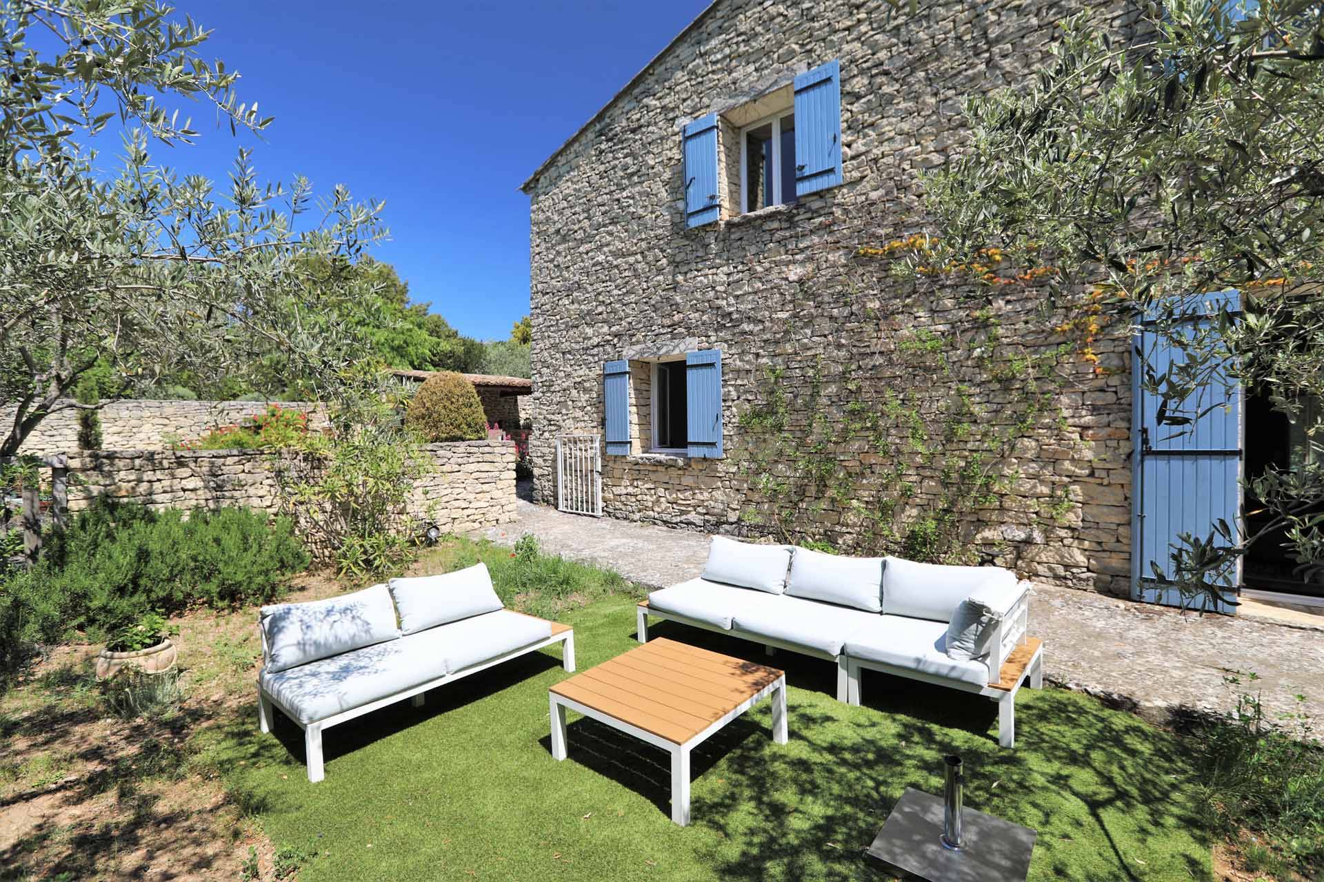 Maison avec jardin et piscine au cœur du village de Gordes   