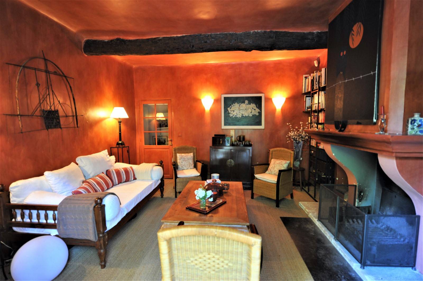Location Mas traditionnel Provençal avec parc de 11 hectares, piscine et pool house    