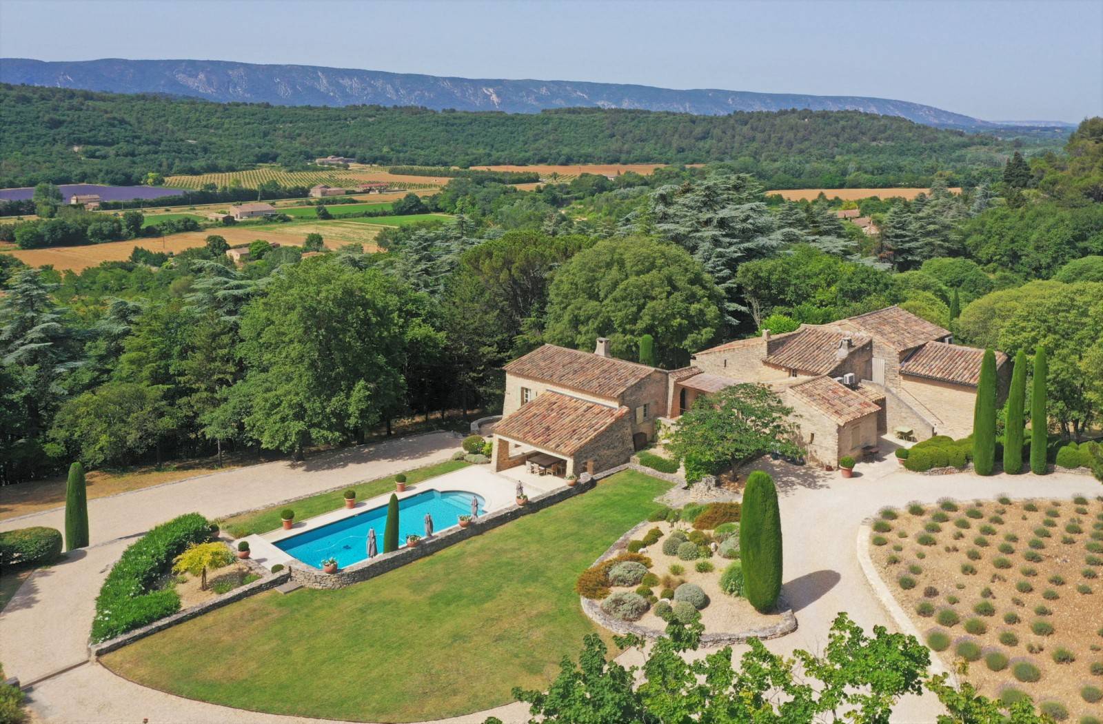 Location authentique Ferme du 17ème rénovée à Goult   