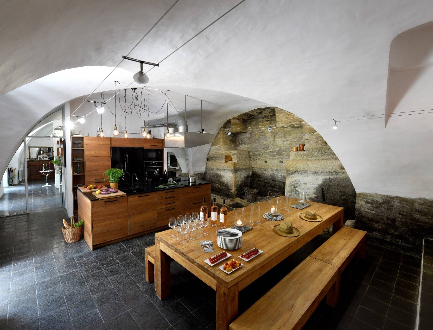 Location d'un authentique Moulin à huile magnifiquement rénové au pied de Gordes   