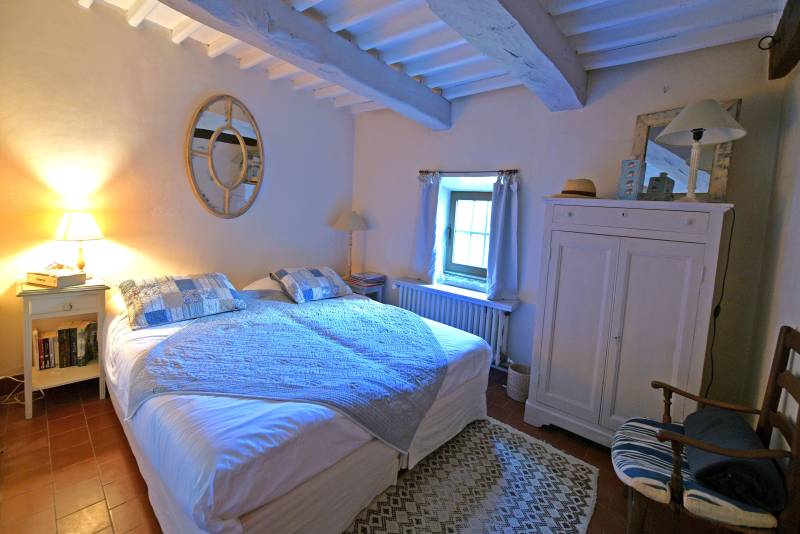 Location de vacances à Rustrel : authentique bergerie rénovée, en pleine nature avec grande piscine et vue sur les ocres du Colorado Provençal.