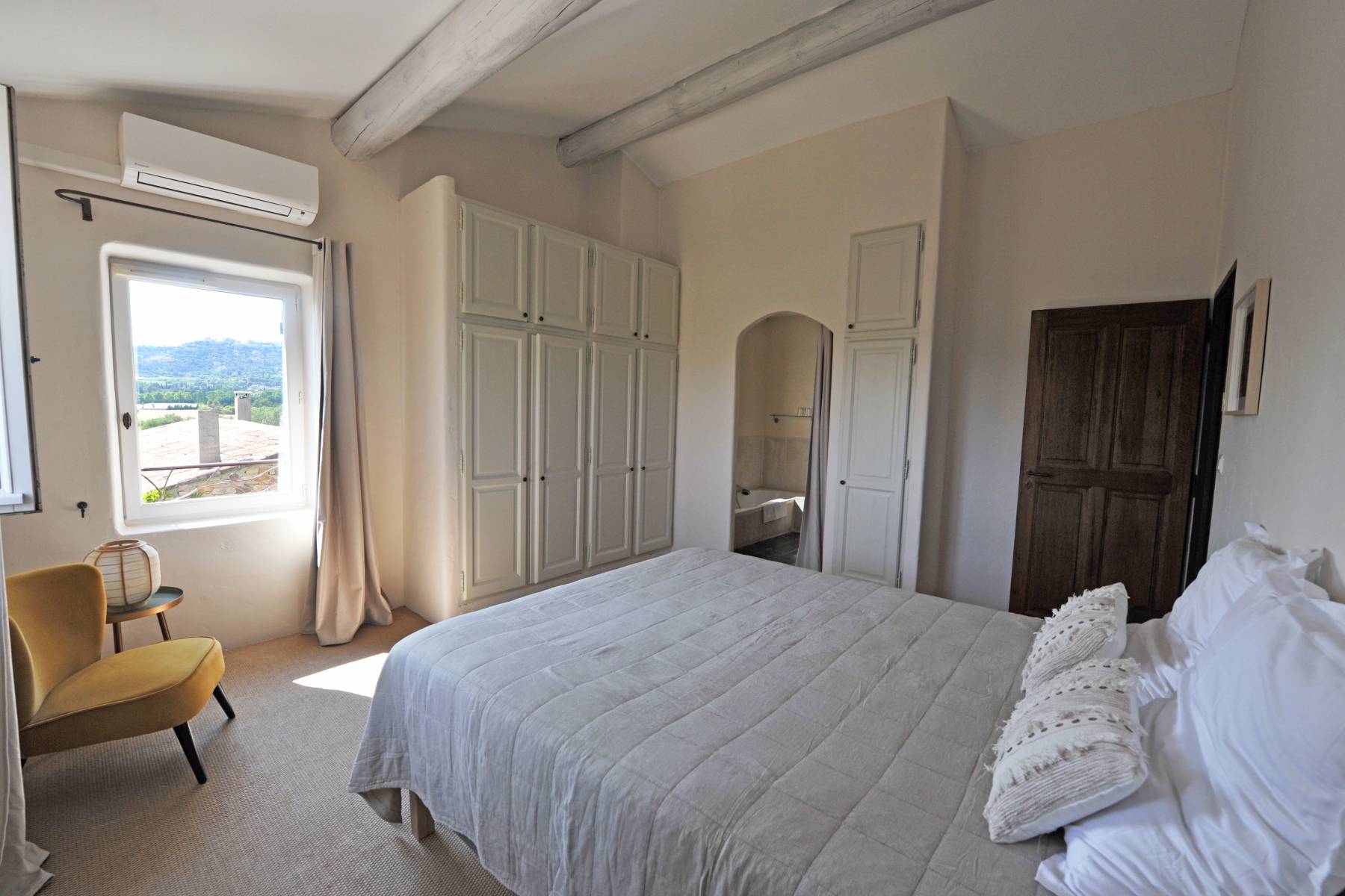 Location belle maison de vacances avec grande piscine et studio indépendant à Gordes    