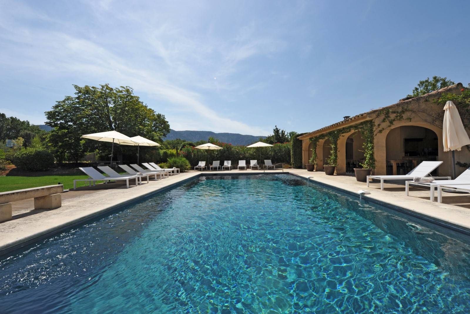 Location de vacances avec grande piscine
