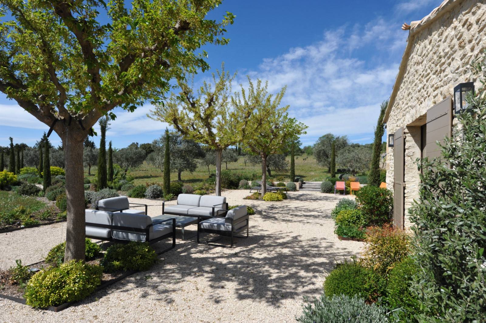 Location authentique Mas Provençal entouré de vignes et de lavandes à Gordes   