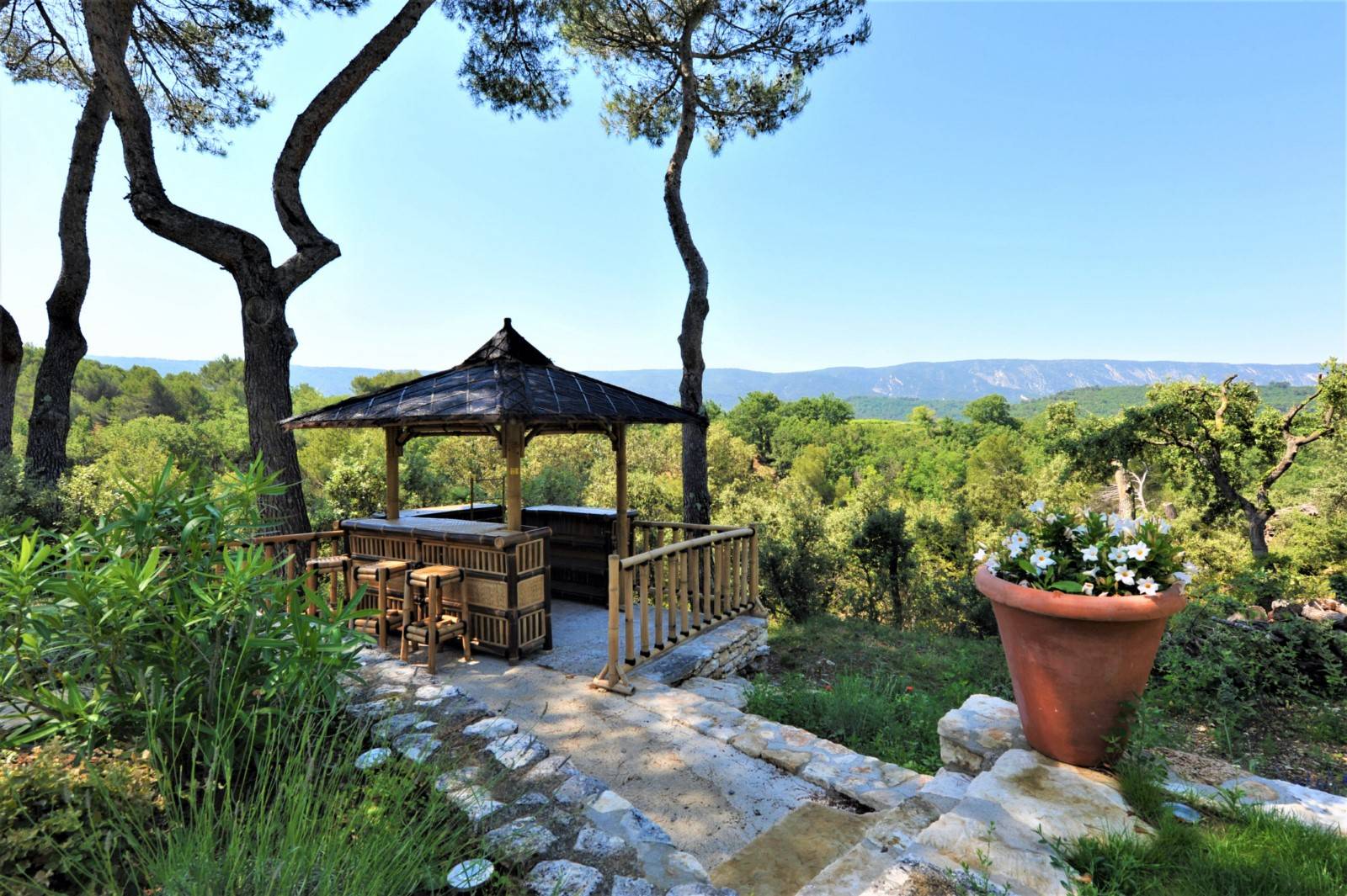 Location propriété grand confort au cœur du Luberon   