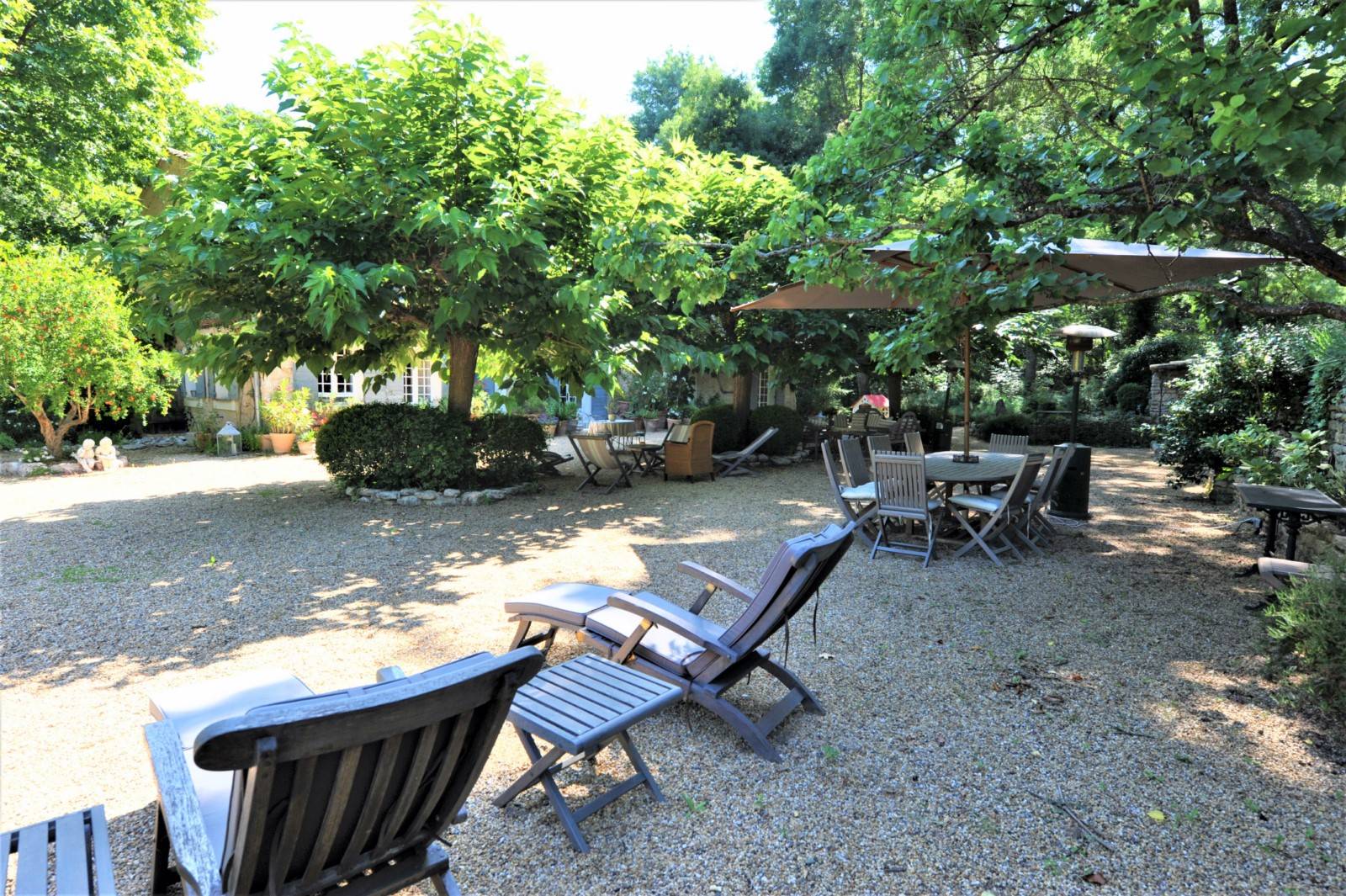 Location Mas traditionnel Provençal avec parc de 11 hectares, piscine et pool house    