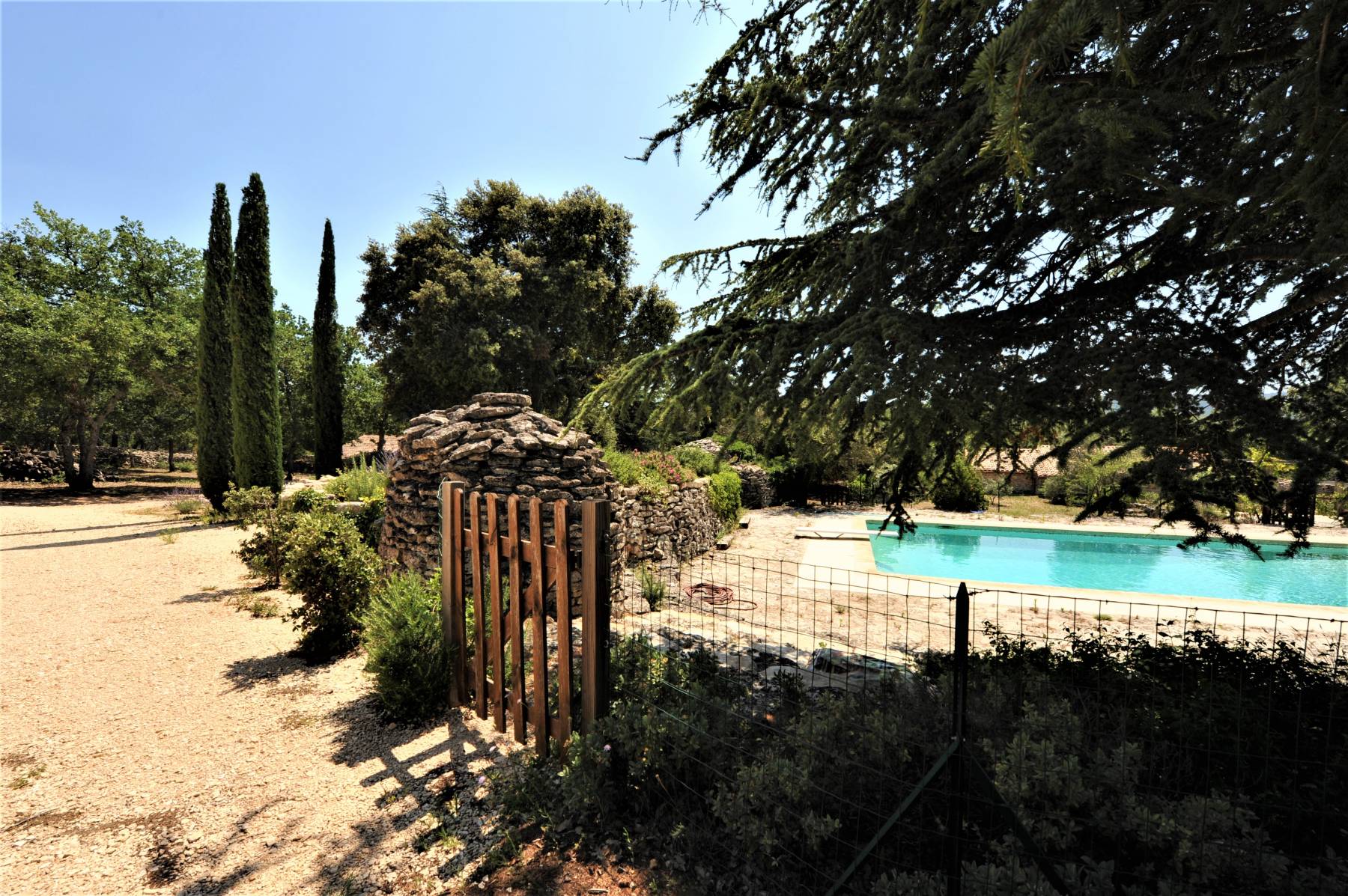 Location propriété de vacances dans un environnement très calme avec grande piscine Bonnieux   