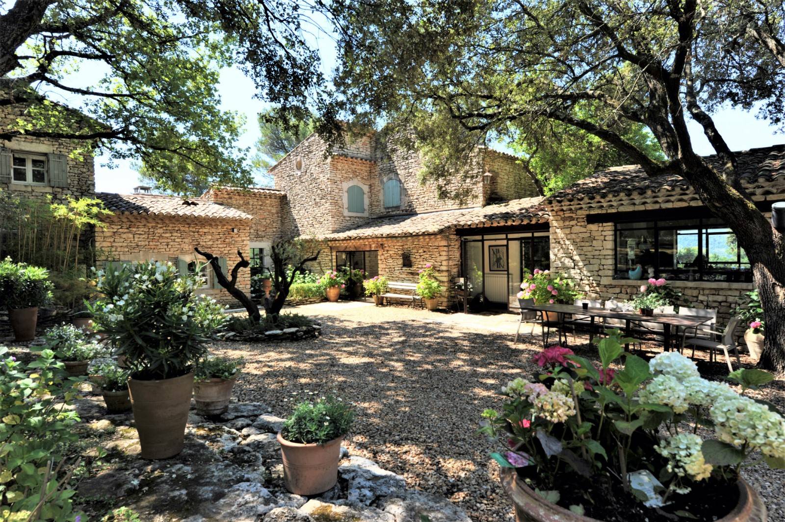 Location propriété grand confort au cœur du Luberon   