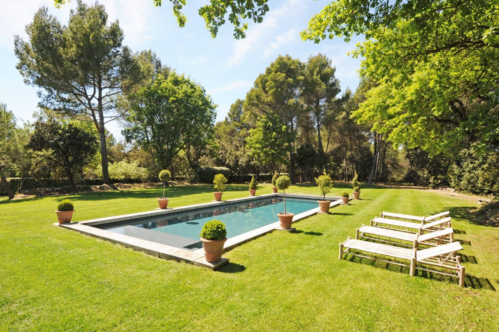 à Ménerbes, élégante propriété face au Luberon   