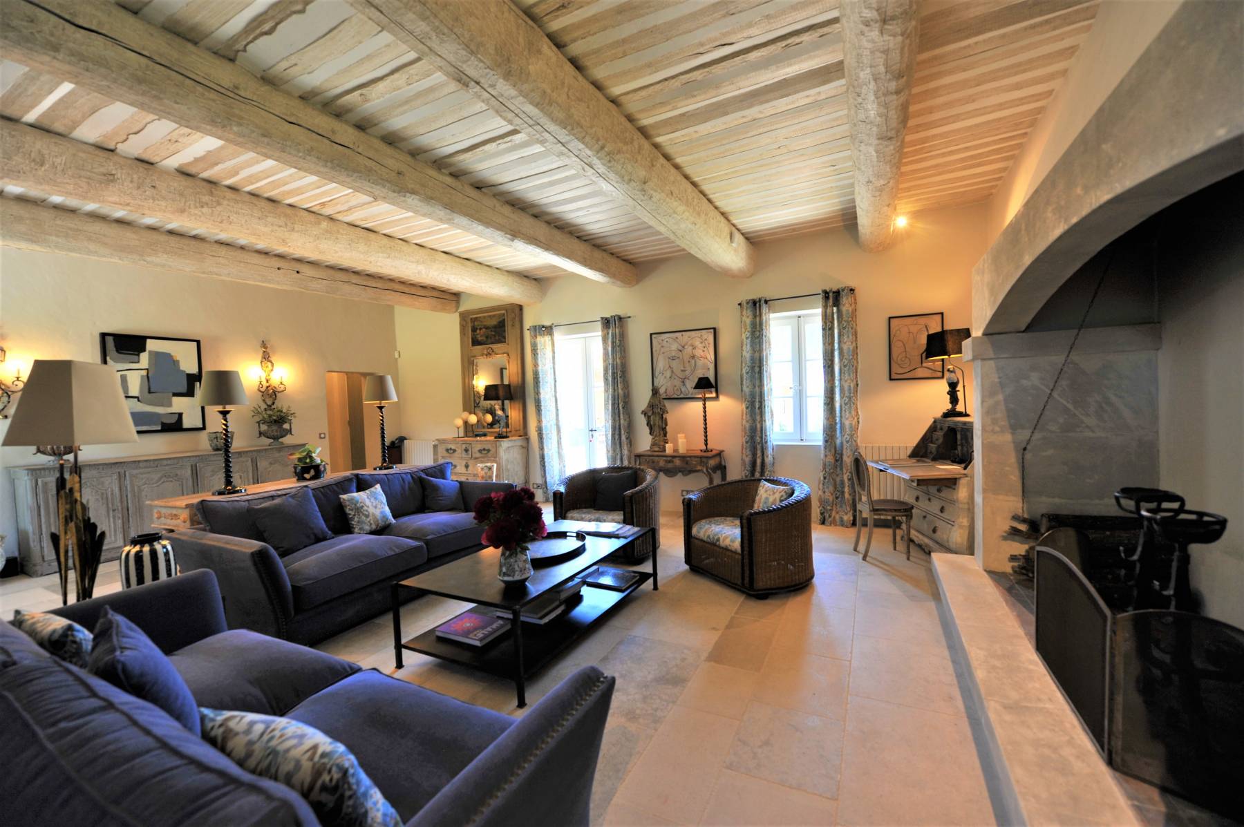 Location magnifique bastide XVIII° avec terrasse en calade et piscine chauffée   