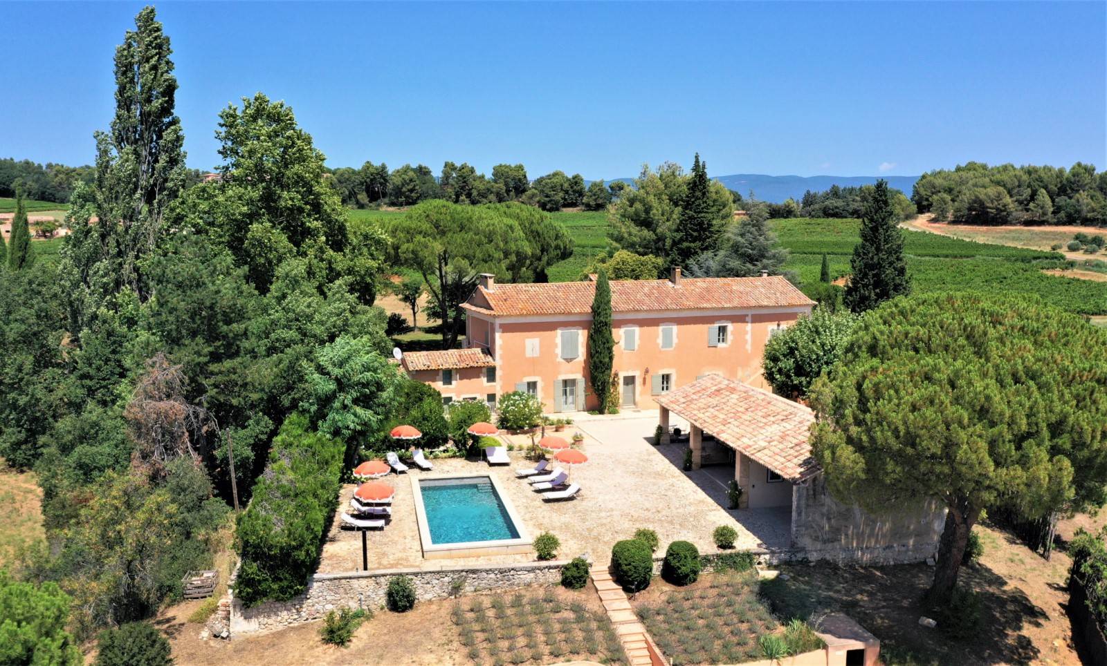 Location magnifique bastide XVIII° avec terrasse en calade et piscine chauffée   
