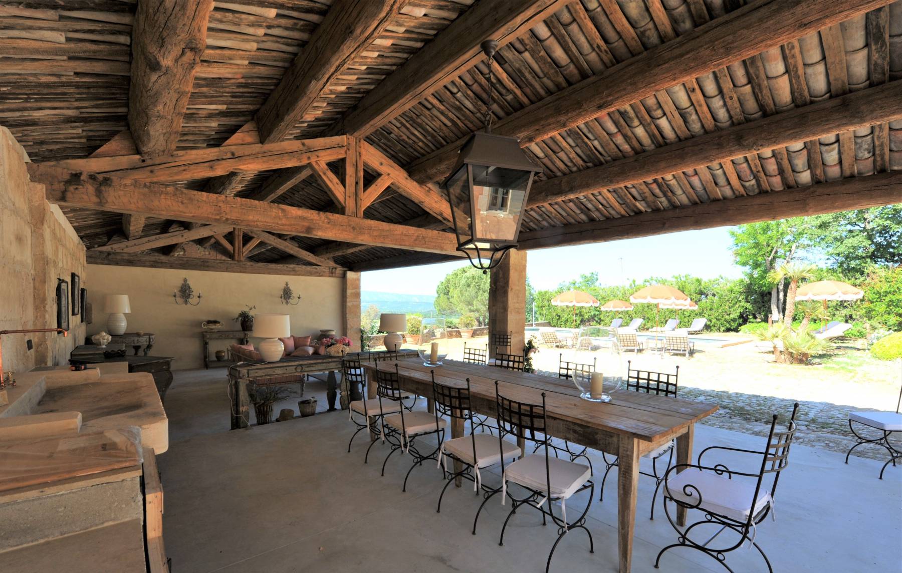 Location magnifique bastide XVIII° avec terrasse en calade et piscine chauffée   