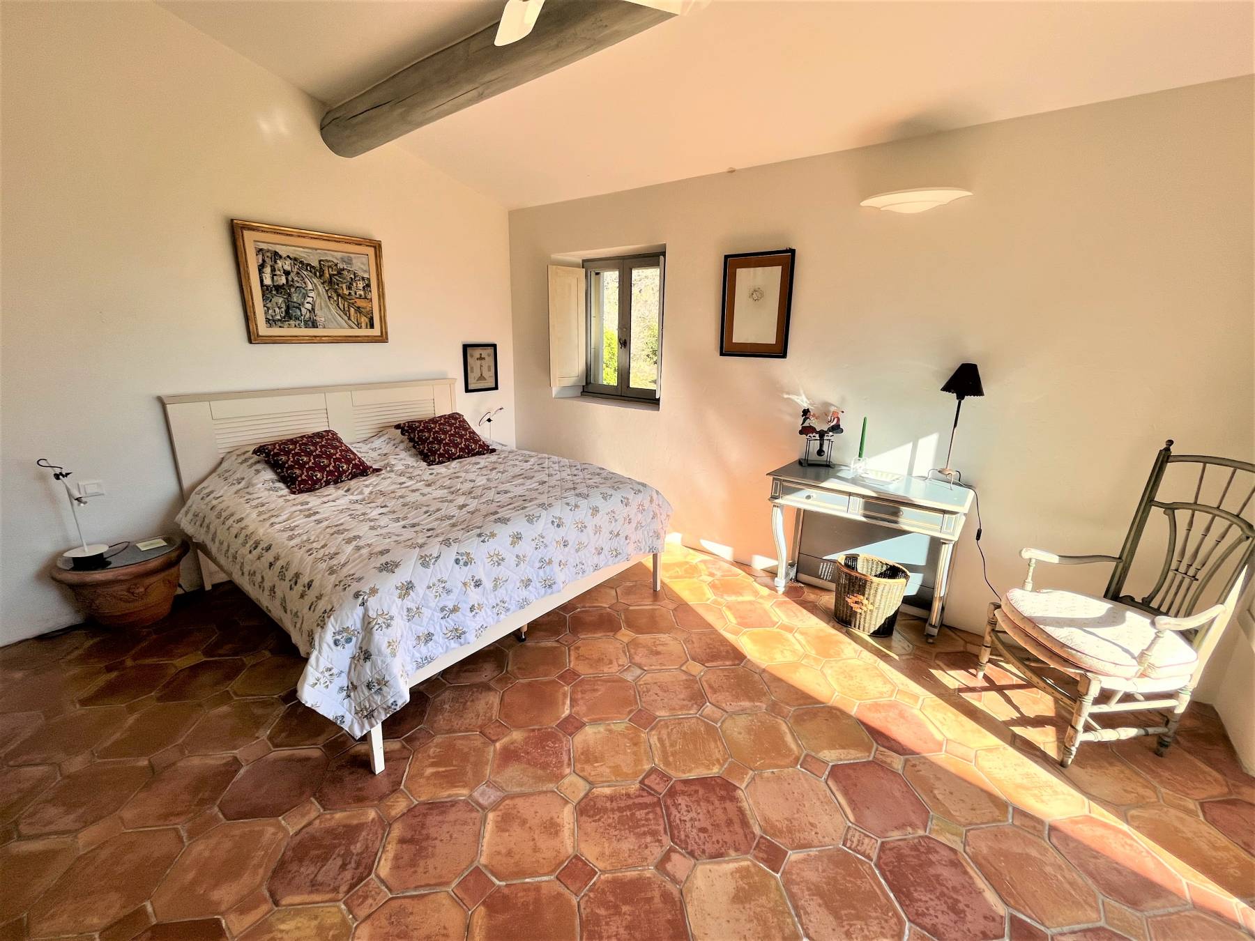 maison de vacances à Gordes avec vue sur la vallée du Luberon et piscine    