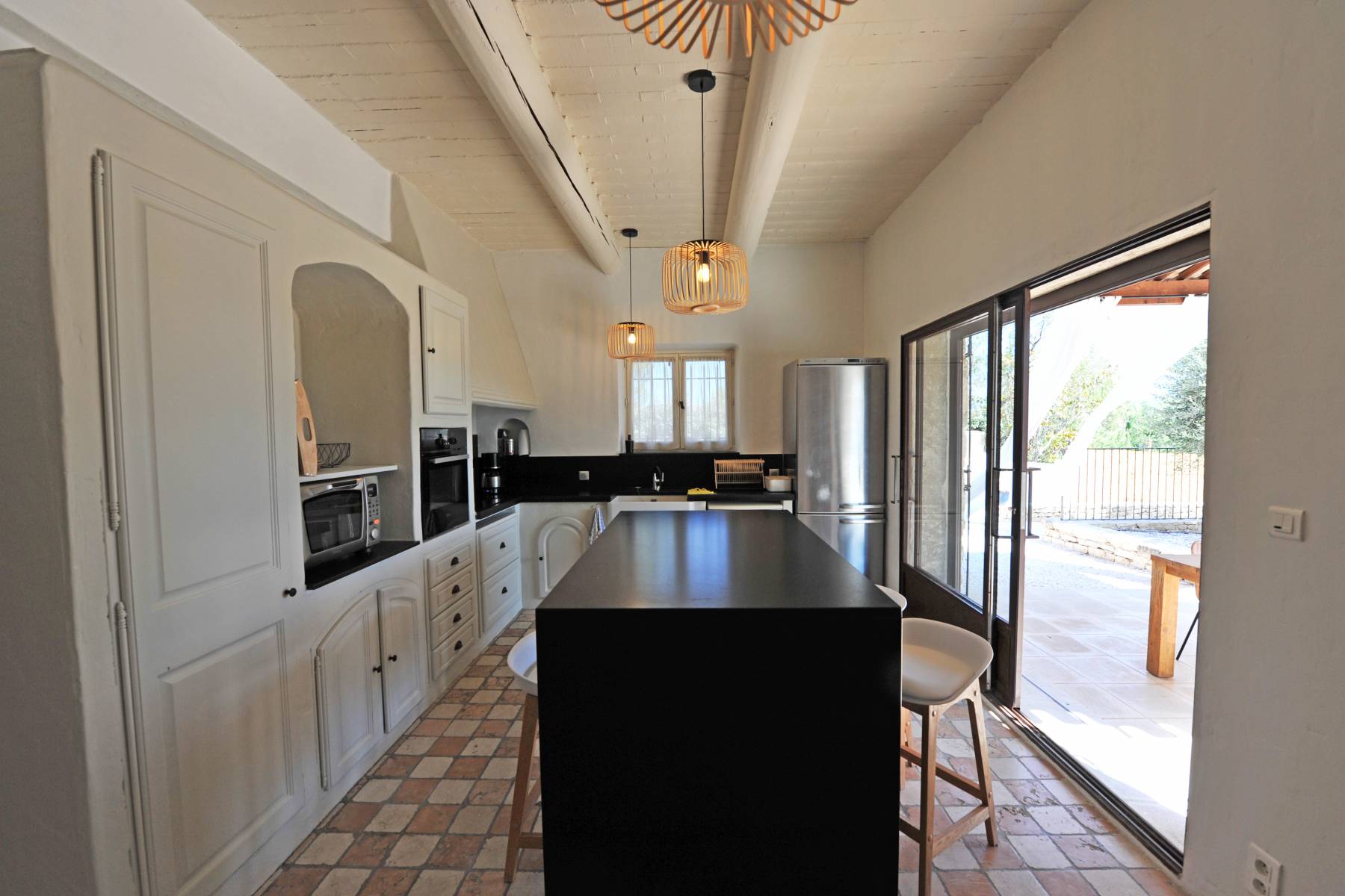 Location belle maison de vacances avec grande piscine et studio indépendant à Gordes    