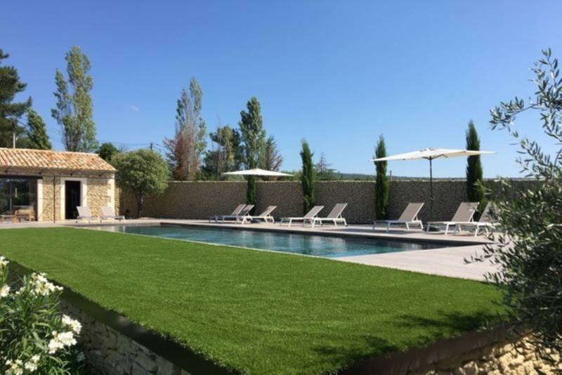 Location villa contemporaine avec piscine chauffée et pool-house    