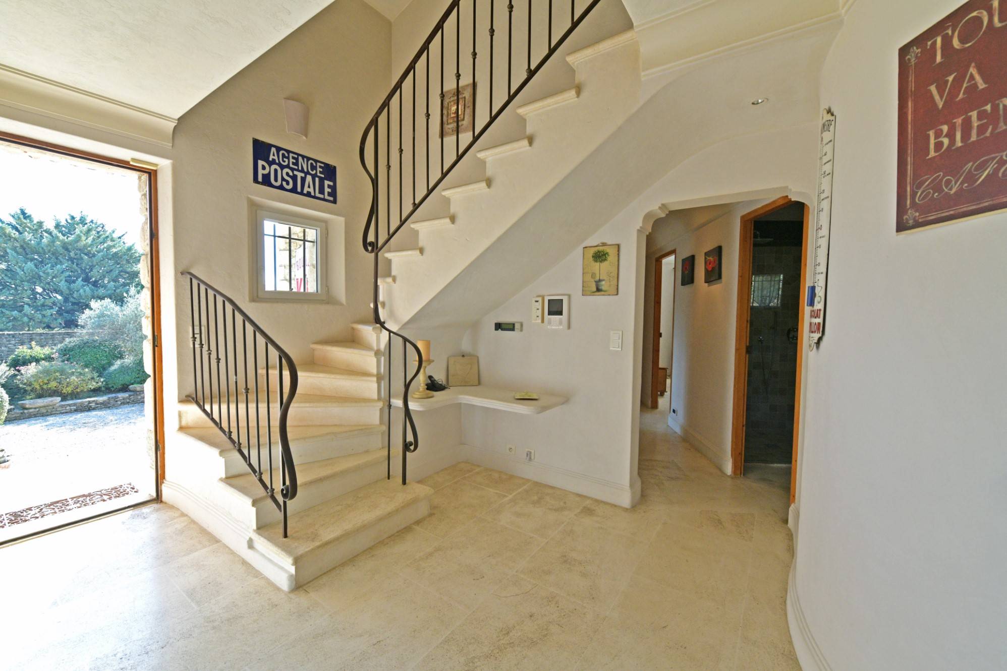 Gordes : maison en pierres avec piscine   