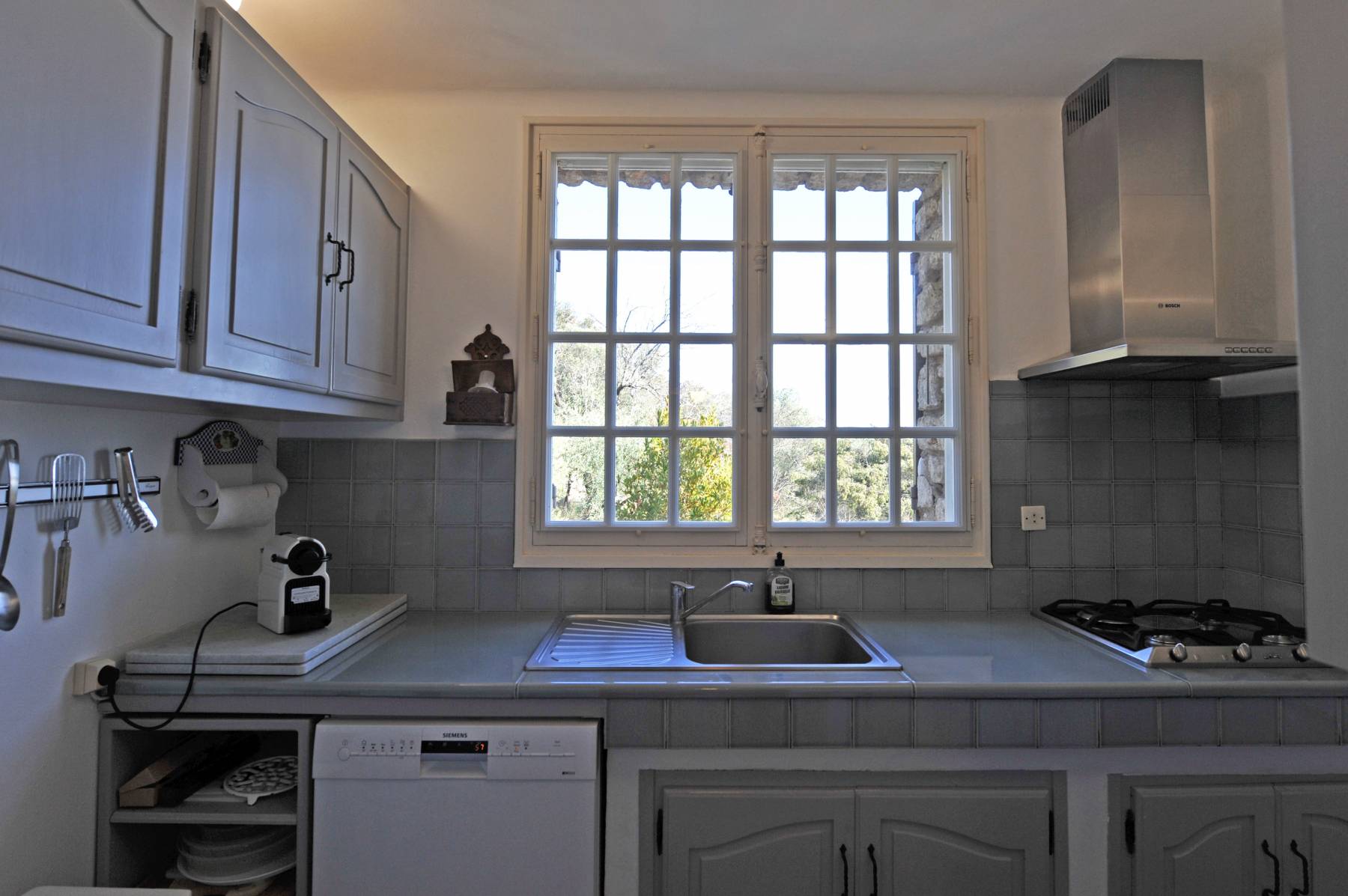 Location Gordes, authentique maison en pierres avec vue sur le village et le Luberon   