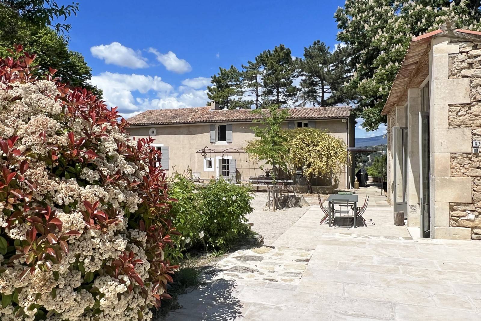 Location ancienne ferme rénovée avec piscine chauffée   