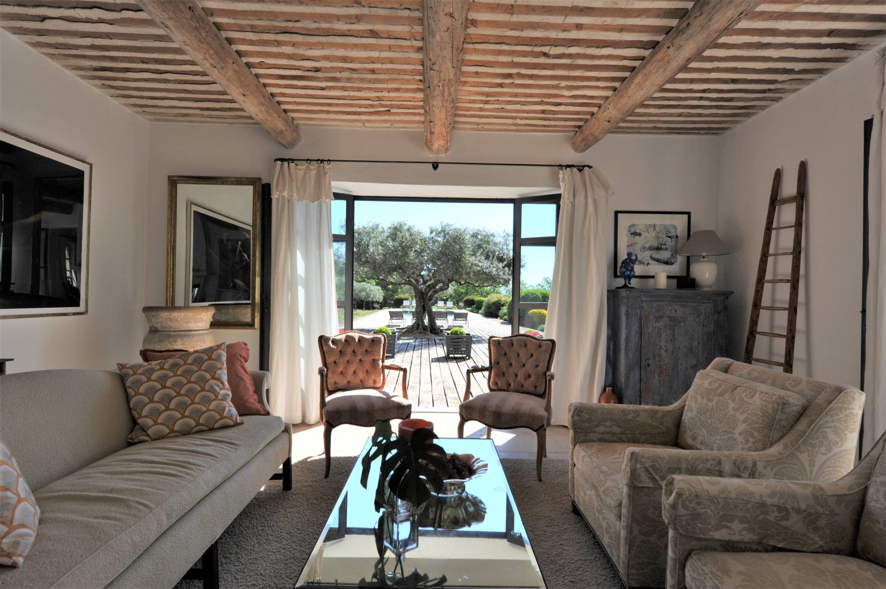 Location au cœur du Luberon, authentique Mas Provençal entouré de lavandes et oliviers    