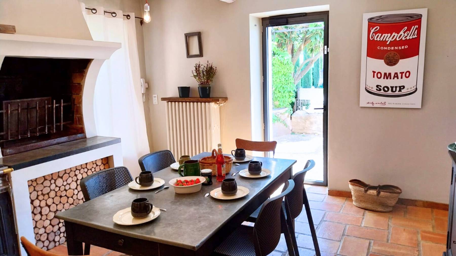 Location authentique Mas de ville Provençal avec piscine au cœur du village d’Aubignan et à proximité des Dentelles de Montmirail, du Mont Ventoux et des vignobles