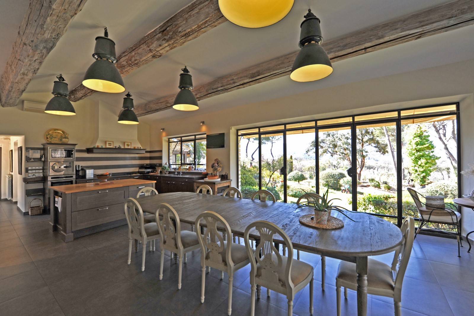 Location propriété grand confort au cœur du Luberon   