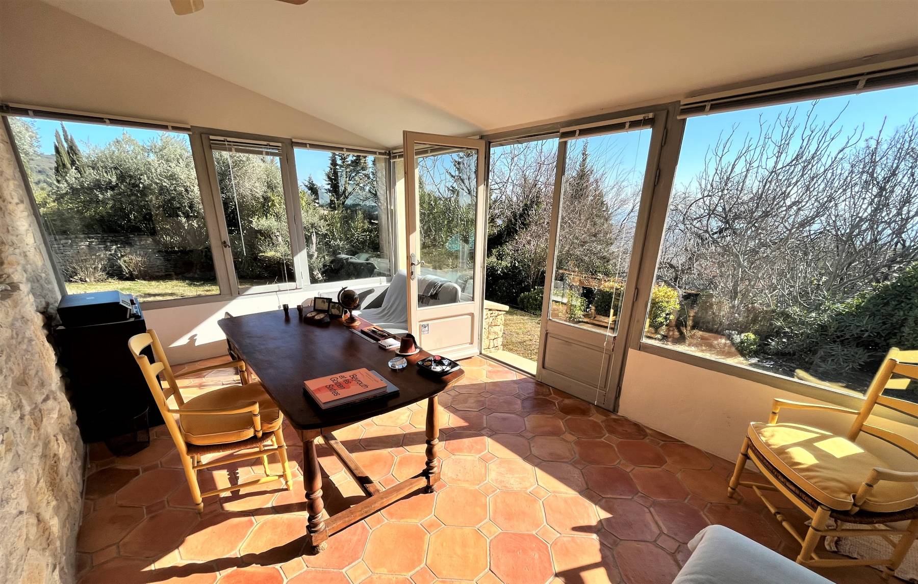 maison de vacances à Gordes avec vue sur la vallée du Luberon et piscine    