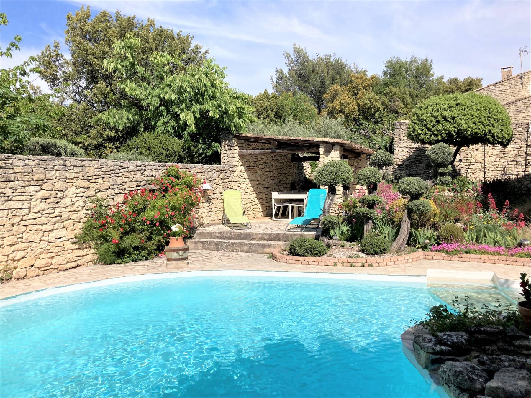 Maison avec jardin et piscine au cœur du village de Gordes   