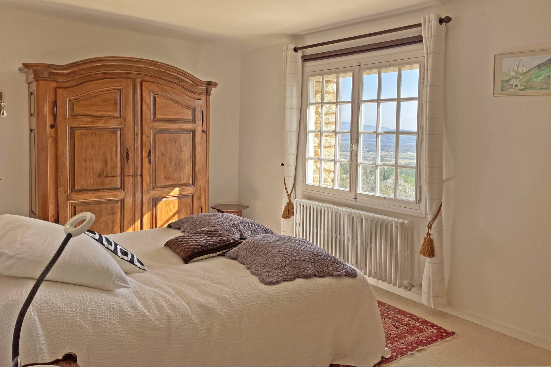 Location Gordes, authentique maison en pierres avec vue sur le village et le Luberon   