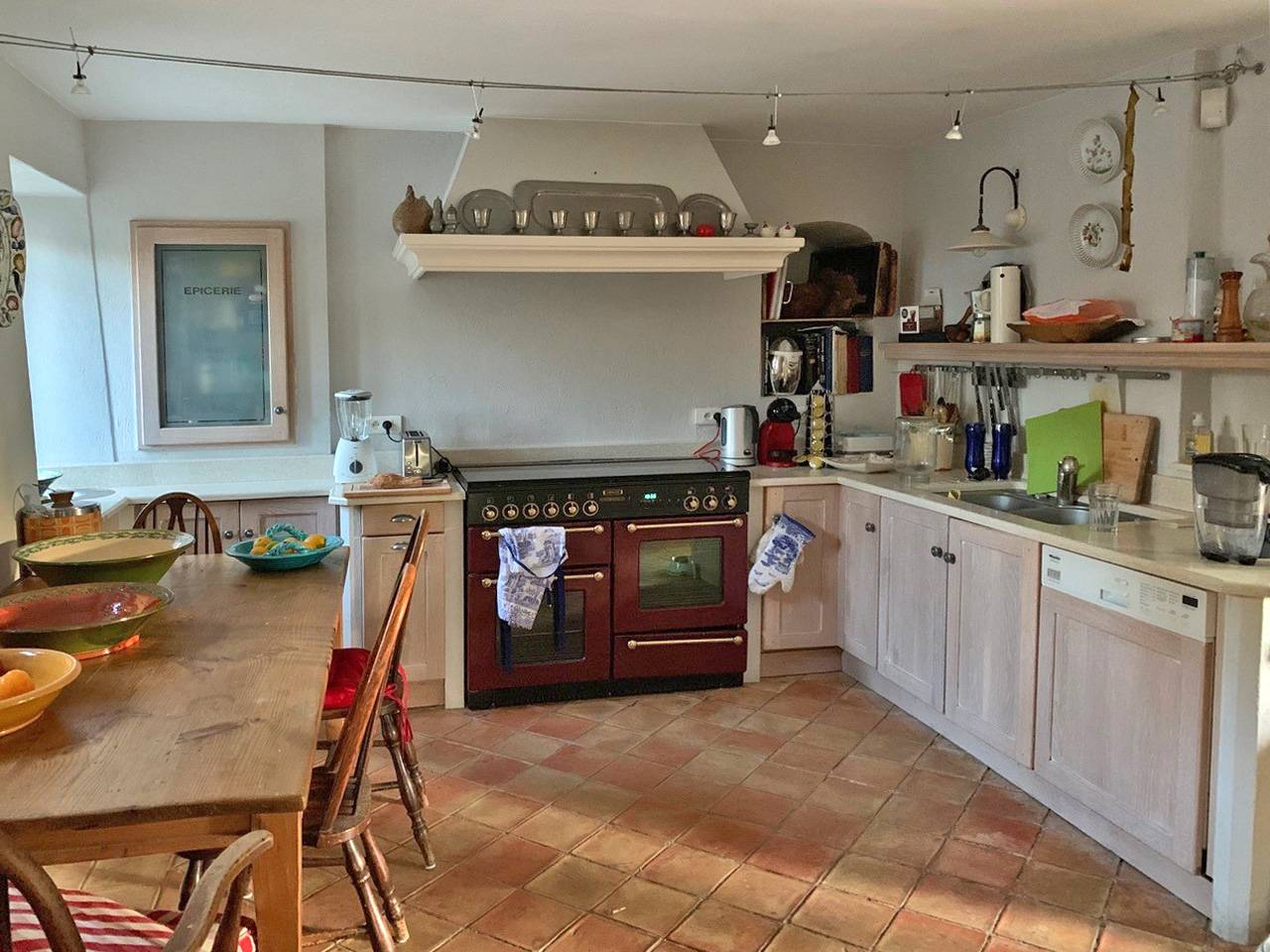 Ménerbes : Maison en pierre avec dépendances et piscine chauffée   