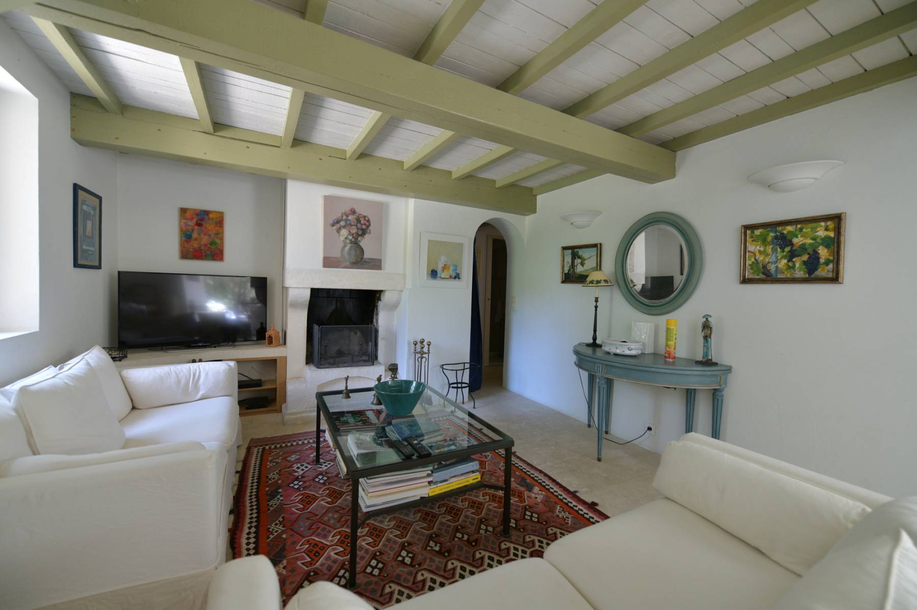 Location maison Provençale en pierres à Gordes avec immense piscine pour des vacances authentiques   