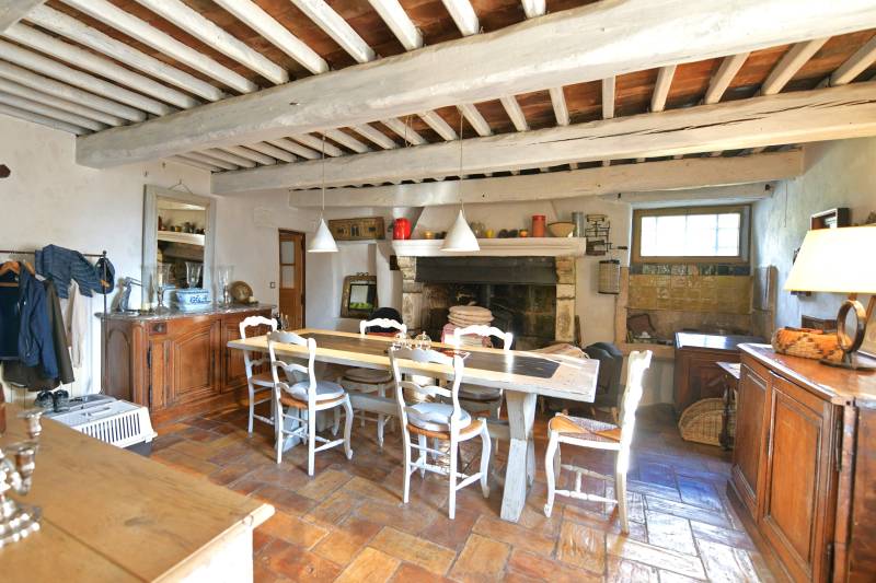 Location de vacances à Rustrel : authentique bergerie rénovée, en pleine nature avec grande piscine et vue sur les ocres du Colorado Provençal.