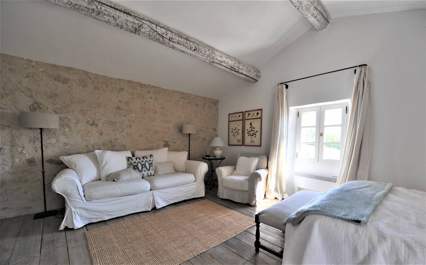 Location au cœur du Luberon, authentique Mas Provençal entouré de lavandes et oliviers    