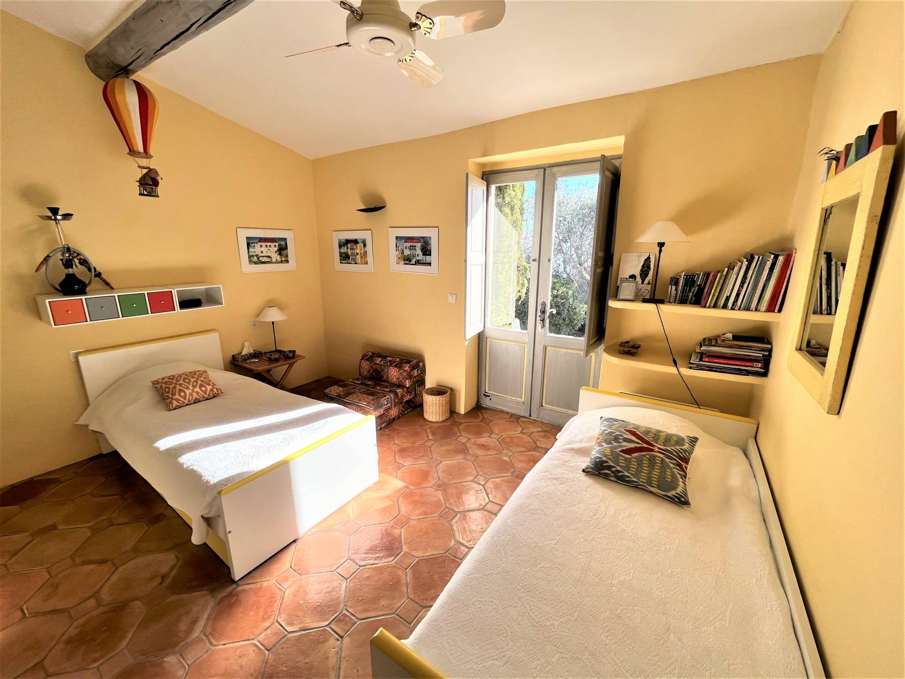 maison de vacances à Gordes avec vue sur la vallée du Luberon et piscine    