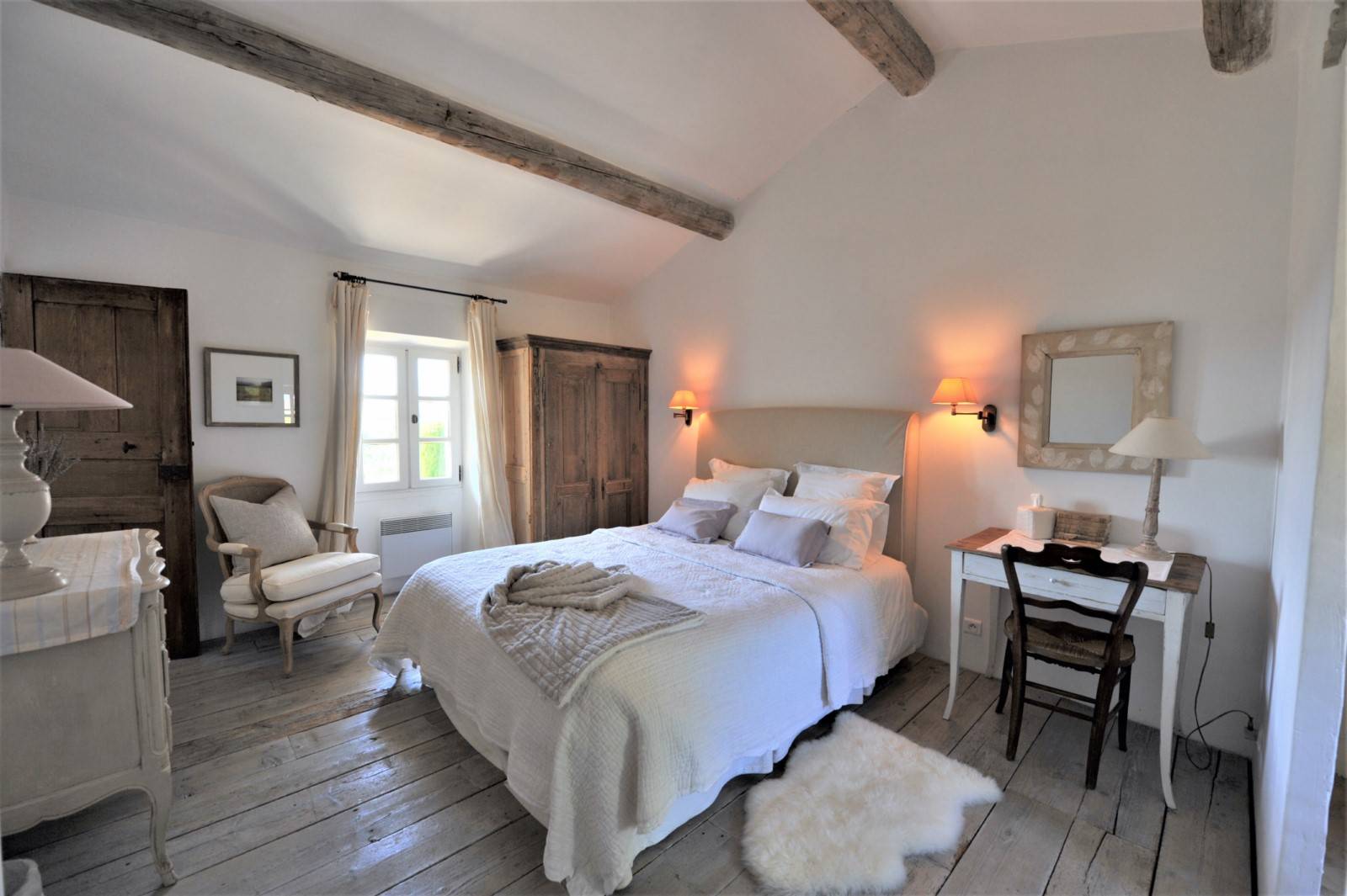 Location au cœur du Luberon, authentique Mas Provençal entouré de lavandes et oliviers    