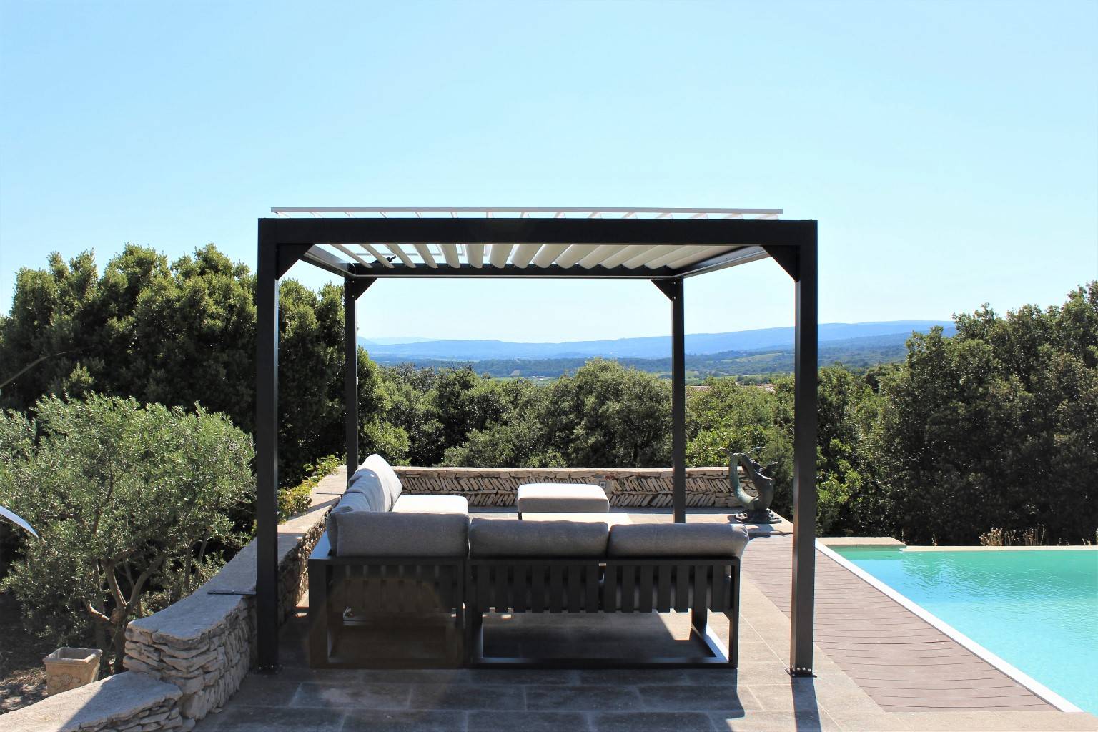 Location maison récente avec piscine chauffée et vue sur le Luberon et sa vallée   