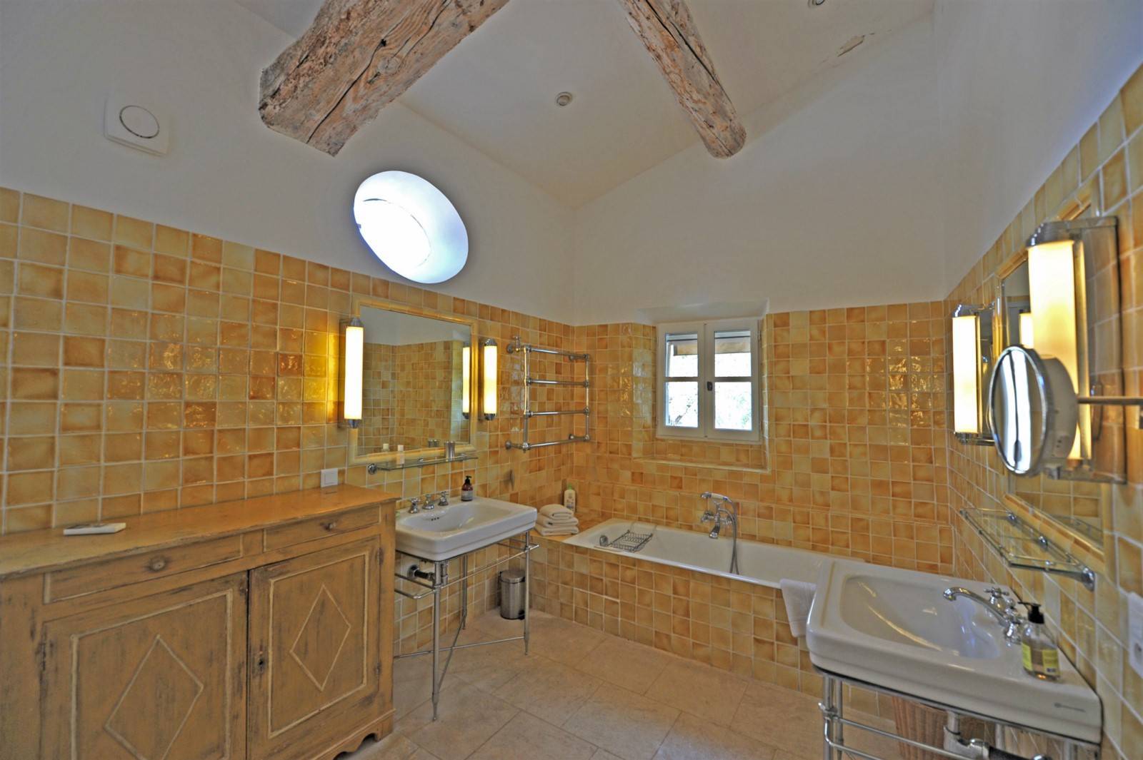Location propriété grand confort au cœur du Luberon   
