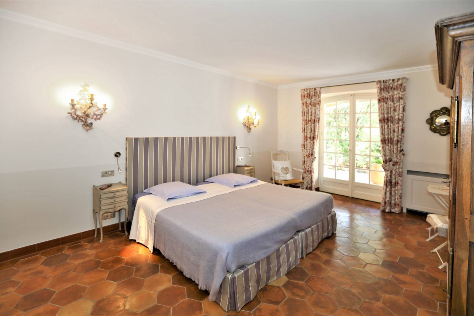 Chambre parentale en location proche Gordes