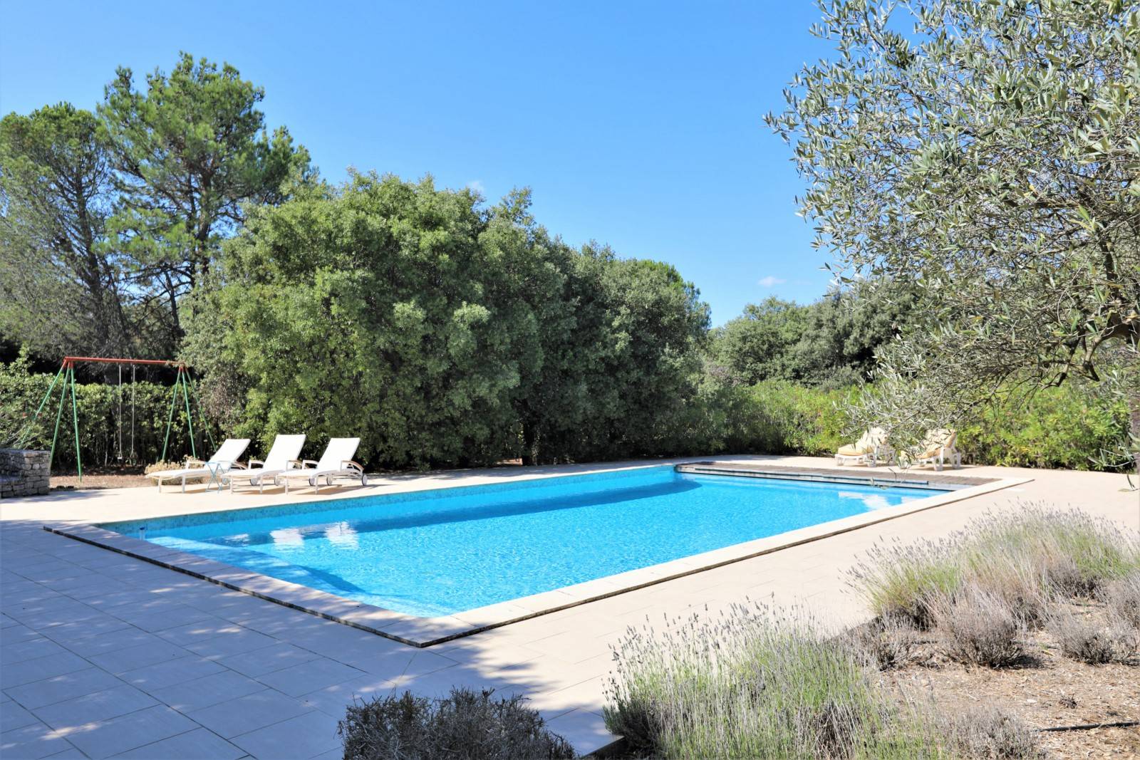 Location Bonnieux : superbe maison en pierre dans un environnement calme   