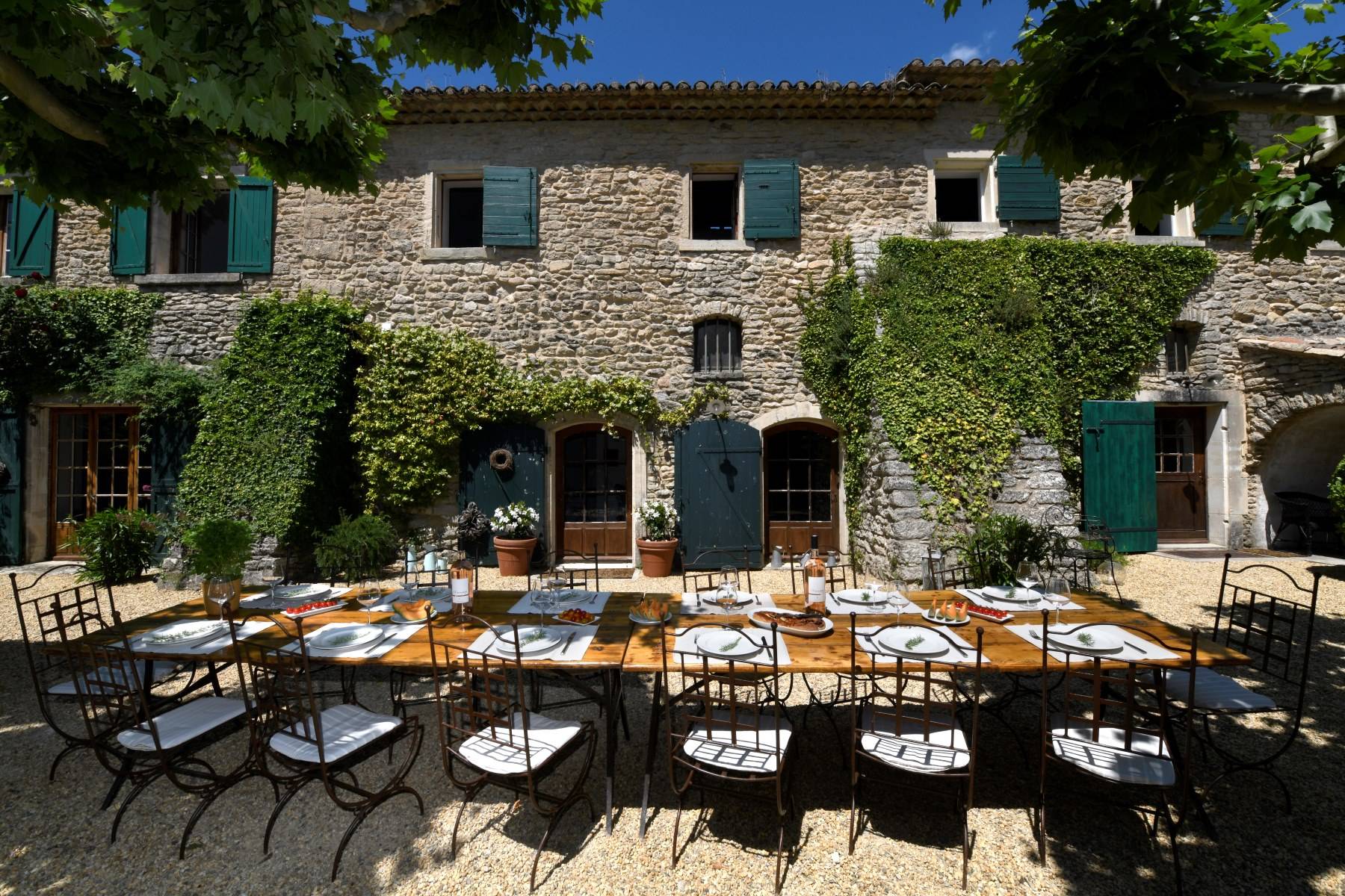 Location d'un authentique Moulin à huile magnifiquement rénové au pied de Gordes   