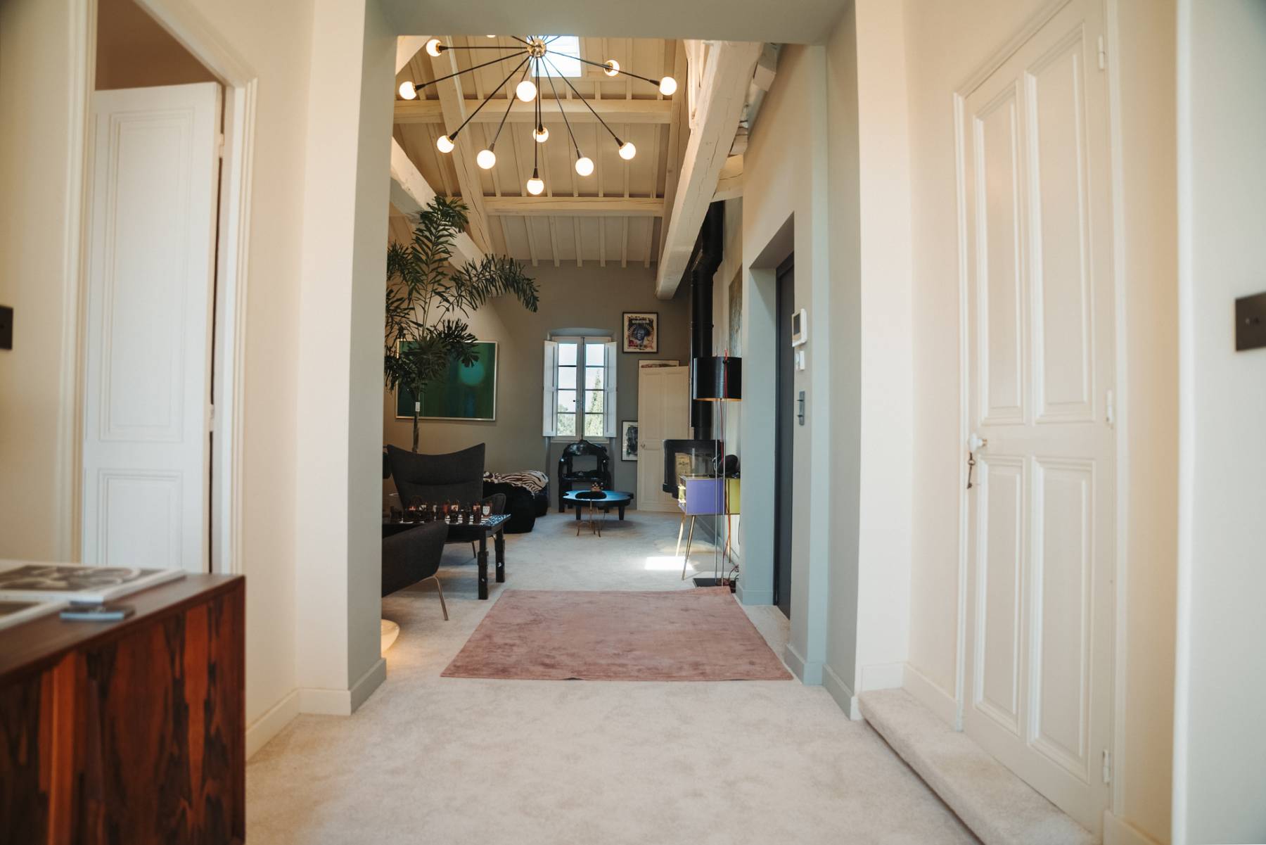 Location appartement atypique et aux prestations haut de gamme avec rooftop, jacuzzi et vue panoramique au cœur de l’Isle sur la Sorgue dans un havre de paix et de bien-être