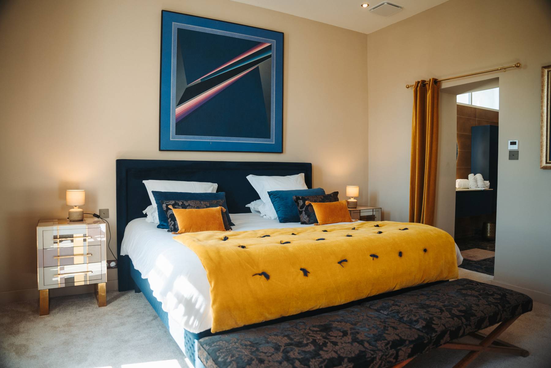 Location appartement atypique et aux prestations haut de gamme avec rooftop, jacuzzi et vue panoramique au cœur de l’Isle sur la Sorgue dans un havre de paix et de bien-être