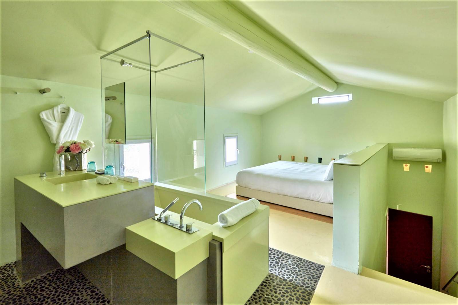 Location maison de vacances au cœur du Luberon dans un prestigieux Domaine   
