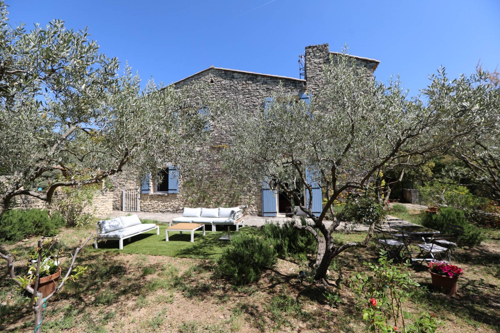 Maison avec jardin et piscine au cœur du village de Gordes   