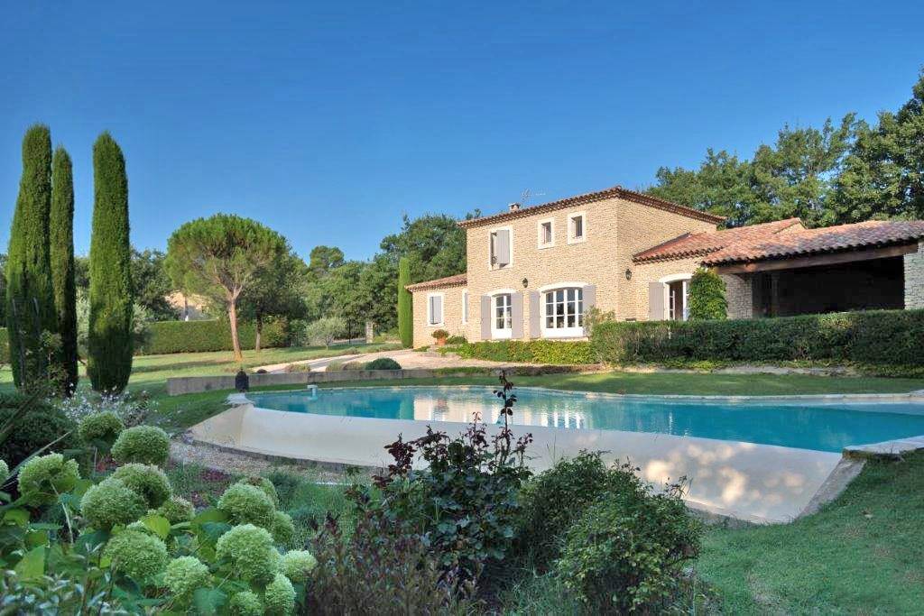 Location Gordes : Maison en pierres avec belle vue sur le Luberon   